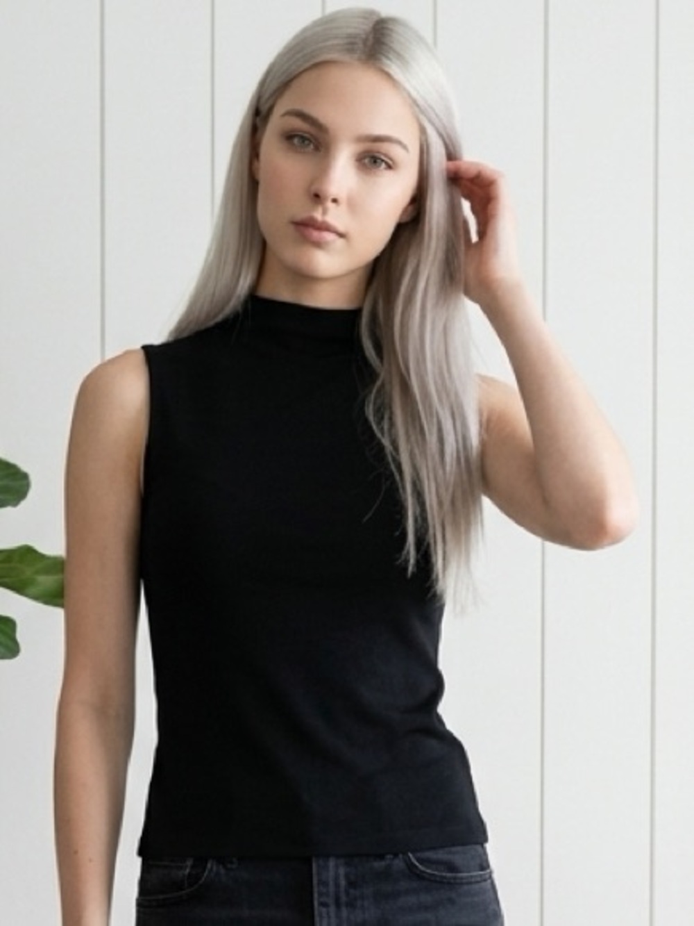 Joseph A Women’s Casual Black Mock Neck Sleeveless Stretch Knit Top Medium